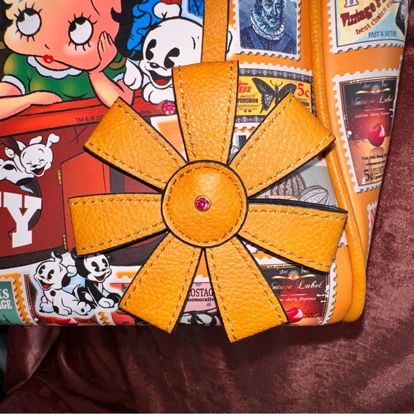 🎉HostPick🎉 Betty Boop LANY Shoulder Bag NWT - RARE, unique postage stamp design - Picture 11 of 16